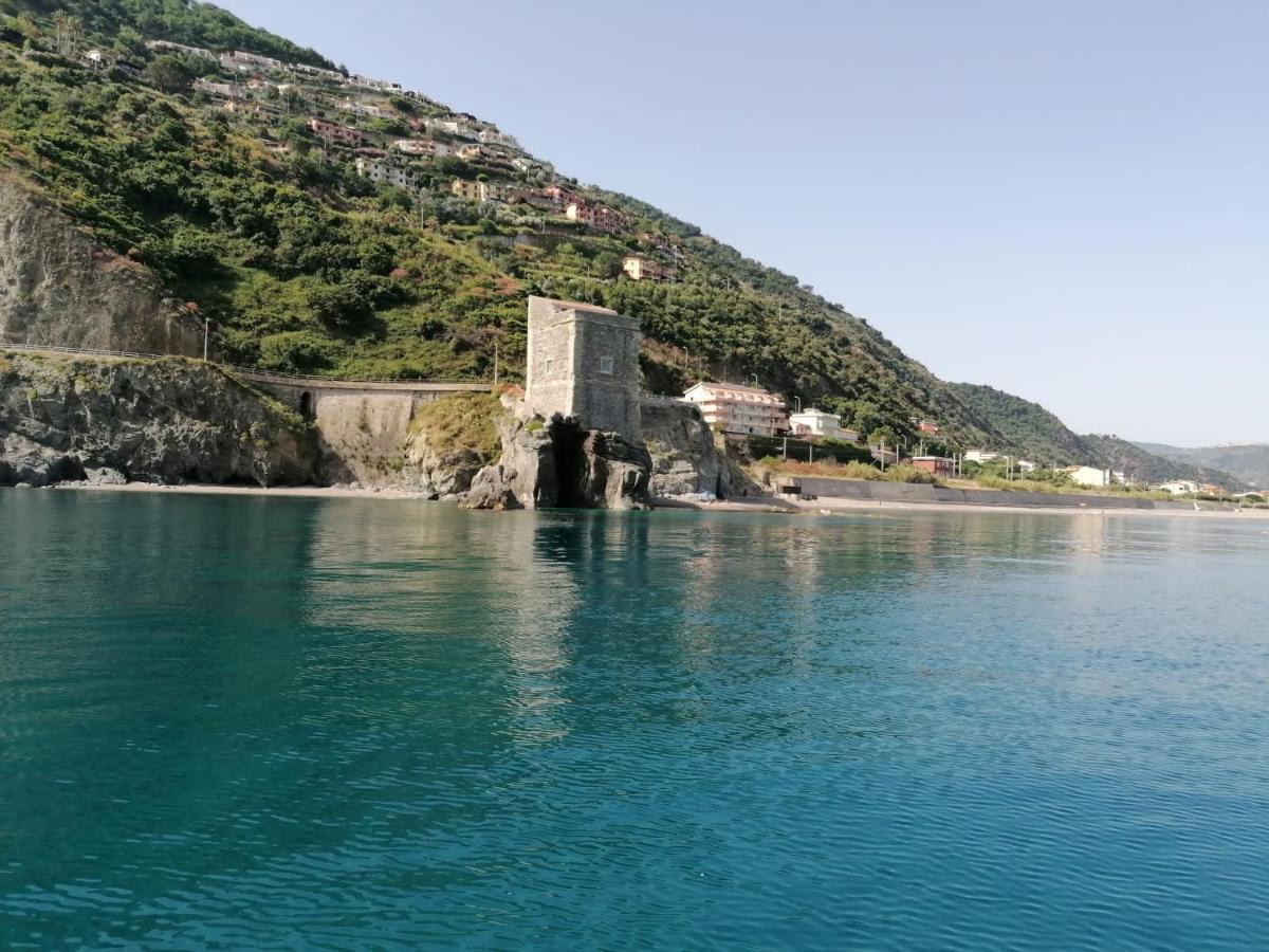 "Appartamento Del Mare Gliaca" Con Vista Isole Eolie,Ampia Terrazza,Wifi E Parcheggio Privato Gratuito Piraino Exterior foto