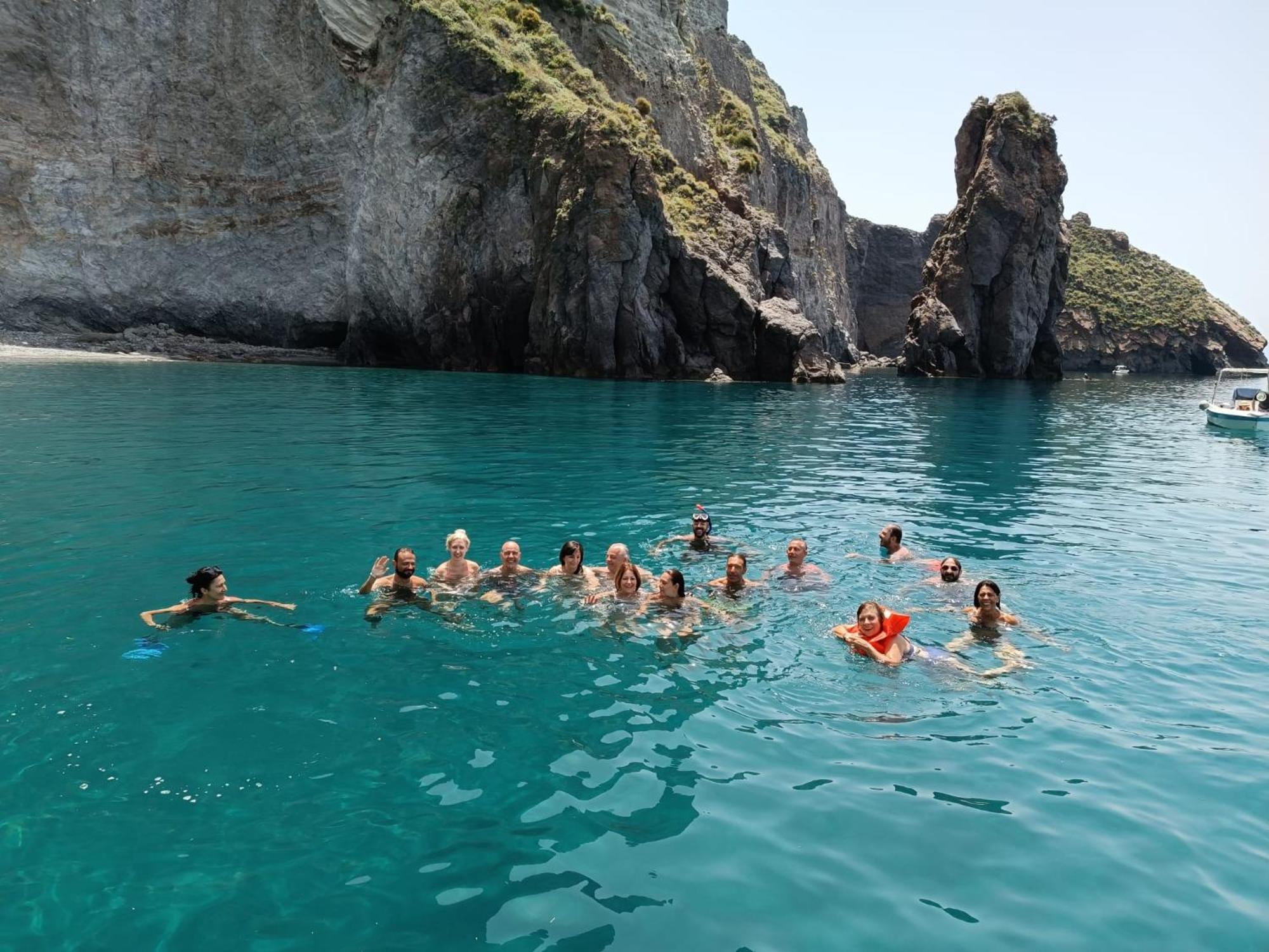 "Appartamento Del Mare Gliaca" Con Vista Isole Eolie,Ampia Terrazza,Wifi E Parcheggio Privato Gratuito Piraino Exterior foto